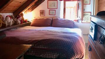 4 habitaciones, tabla de planchar con plancha, internet y ropa de cama