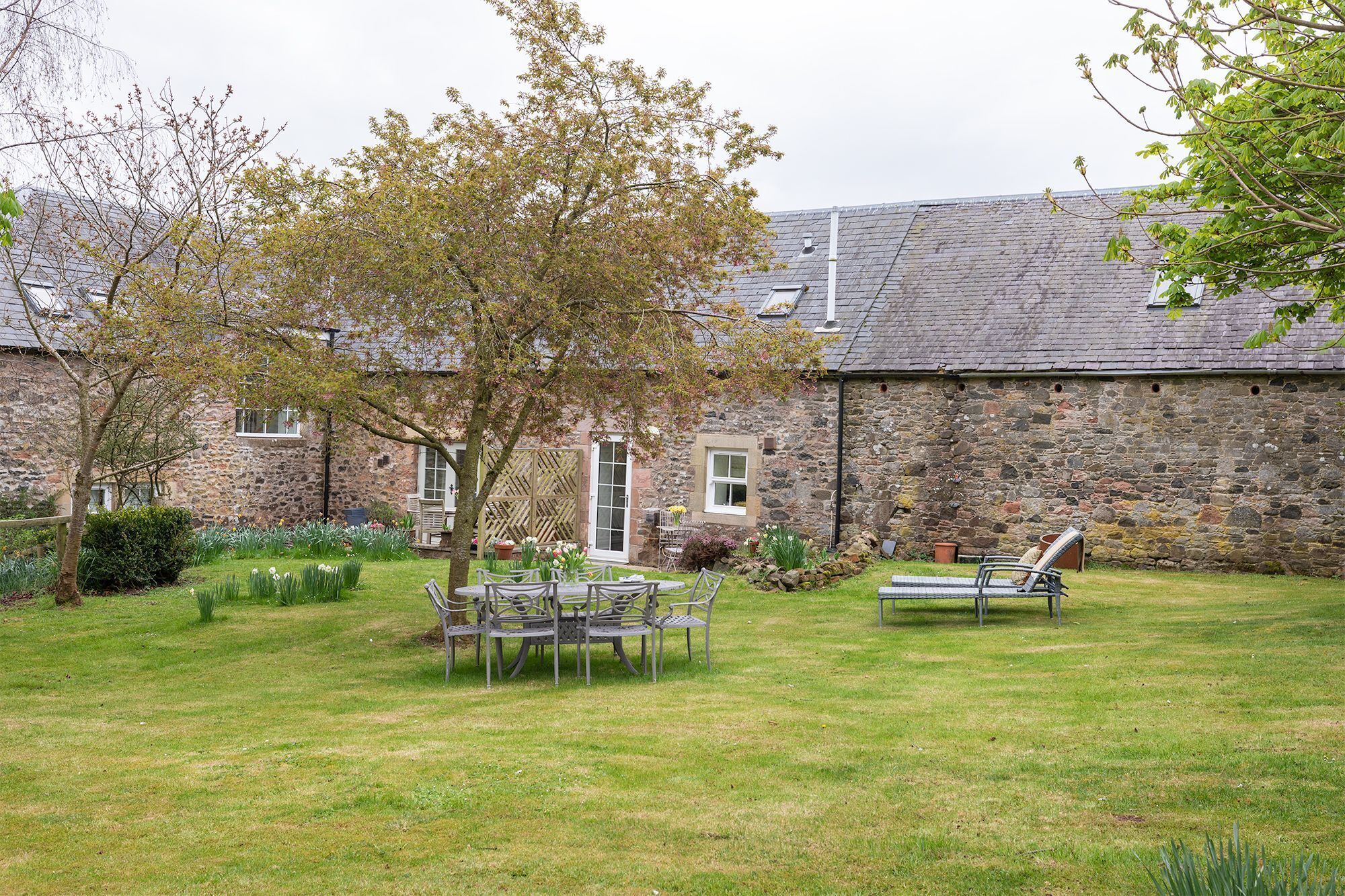 The Wheel House - large open shared garden with garden furniture