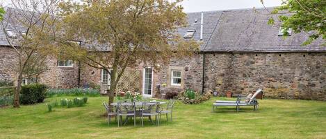 The Wheel House - large open shared garden with garden furniture