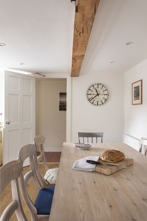 Dining - THE WHEEL HOUSE - a pretty cottage close to Kelso, ideal for sightseeing (Kelso)