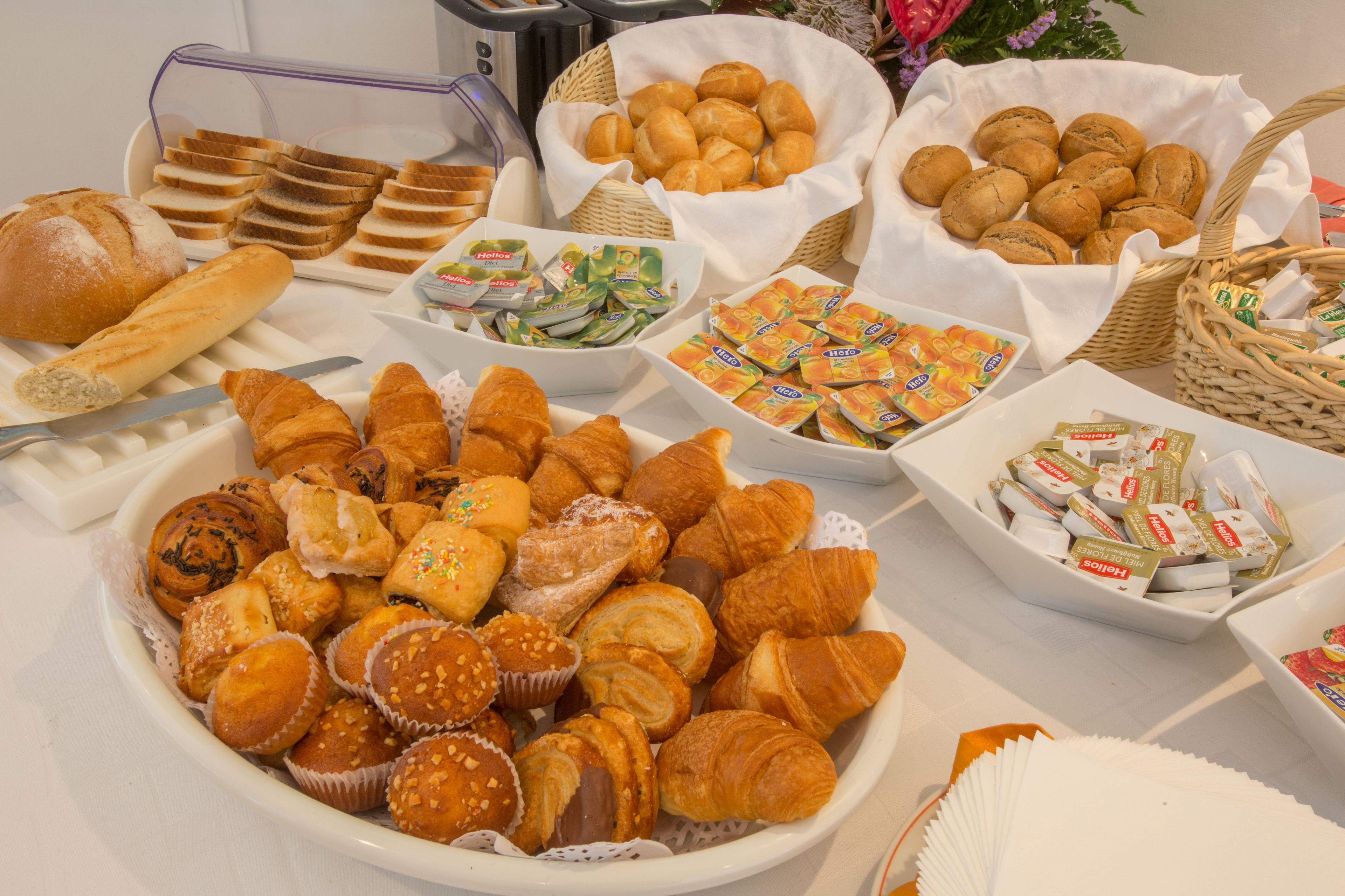 Frokostbuffé hver dag (EUR 13 per person)