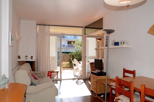 TV, fireplace - PARADIS 31 (Pals)