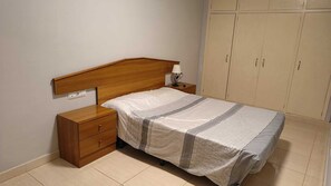 3 bedrooms, iron/ironing board, Internet, bed sheets