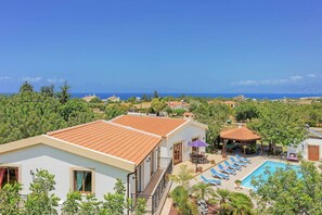Exterior - Villa Chariklia - Three Bedroom Villa, Sleeps 6 (Neo Chorio)