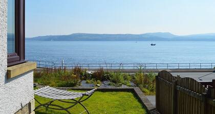 Clydeside Villa -A stunning villa in Dunoon overlooking the Firth of Clyde sleeps 10-Pet Friendly