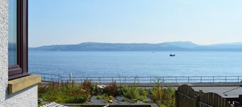Clydeside Villa -A stunning villa in Dunoon overlooking the Firth of Clyde sleeps 10-Pet Friendly