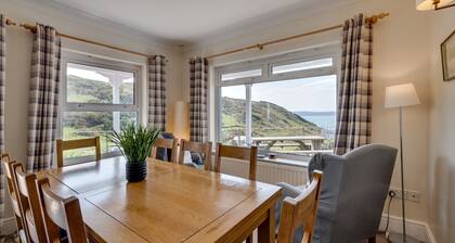 Hillcrest - Six Bedroom House, Sleeps 12