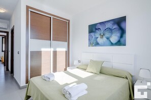 2 bedrooms, iron/ironing board, free WiFi, bed sheets