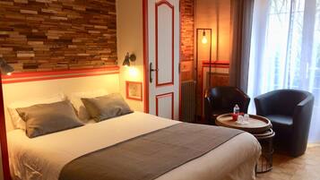 Comfort tweepersoonskamer, privébadkamer, uitzicht op tuin (Alienor)