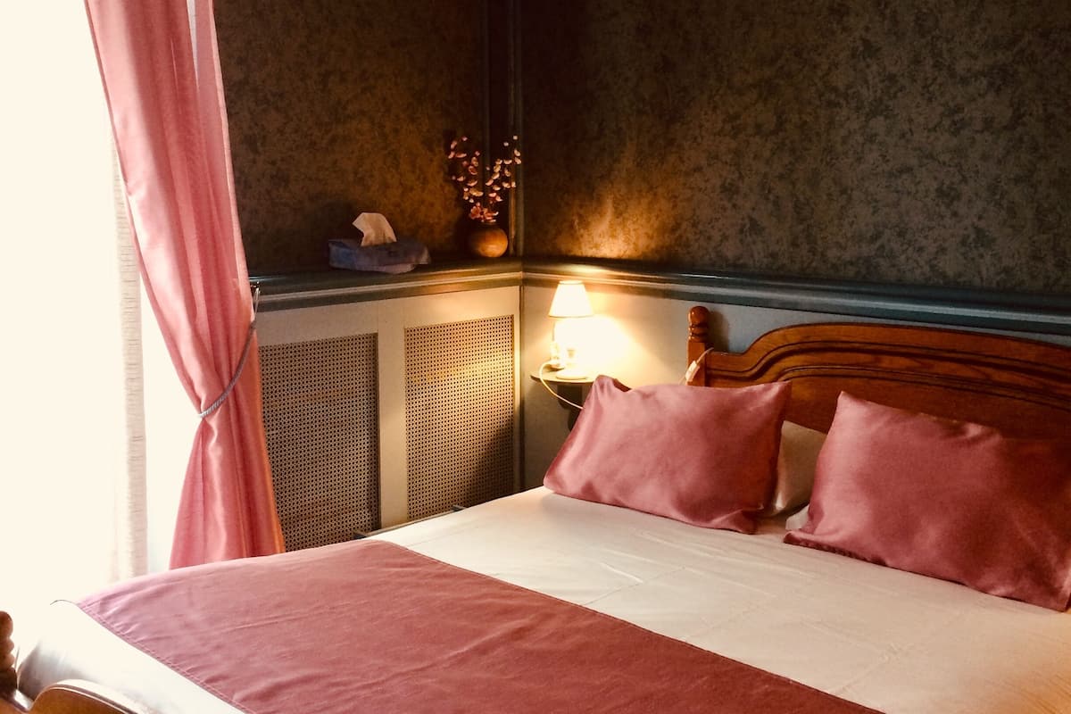Classic Double Room, Ensuite, Garden View (Toulouse Lautrec)