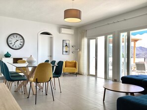 Dining - VILLA EVELYN (Arona)