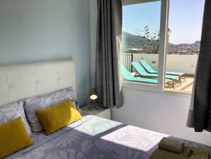 4 bedrooms, in-room safe, soundproofing, iron/ironing board - VILLA EVELYN (Arona)