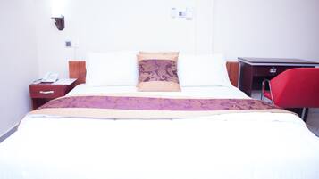 Double Room Single Use, Refrigerator | Bathroom | Combined shower/bathtub, jetted bath, free toiletries, towels