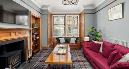 Charming 3‑Bedroom St Andrews Cottage on North Street with Private Garden, Walk to Old Course