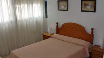 1 slaapkamer, een kluis op de kamer, een strijkplank/strijkijzer, wifi