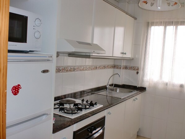 Frigorifero, microonde, forno, macchina per tè/caffè