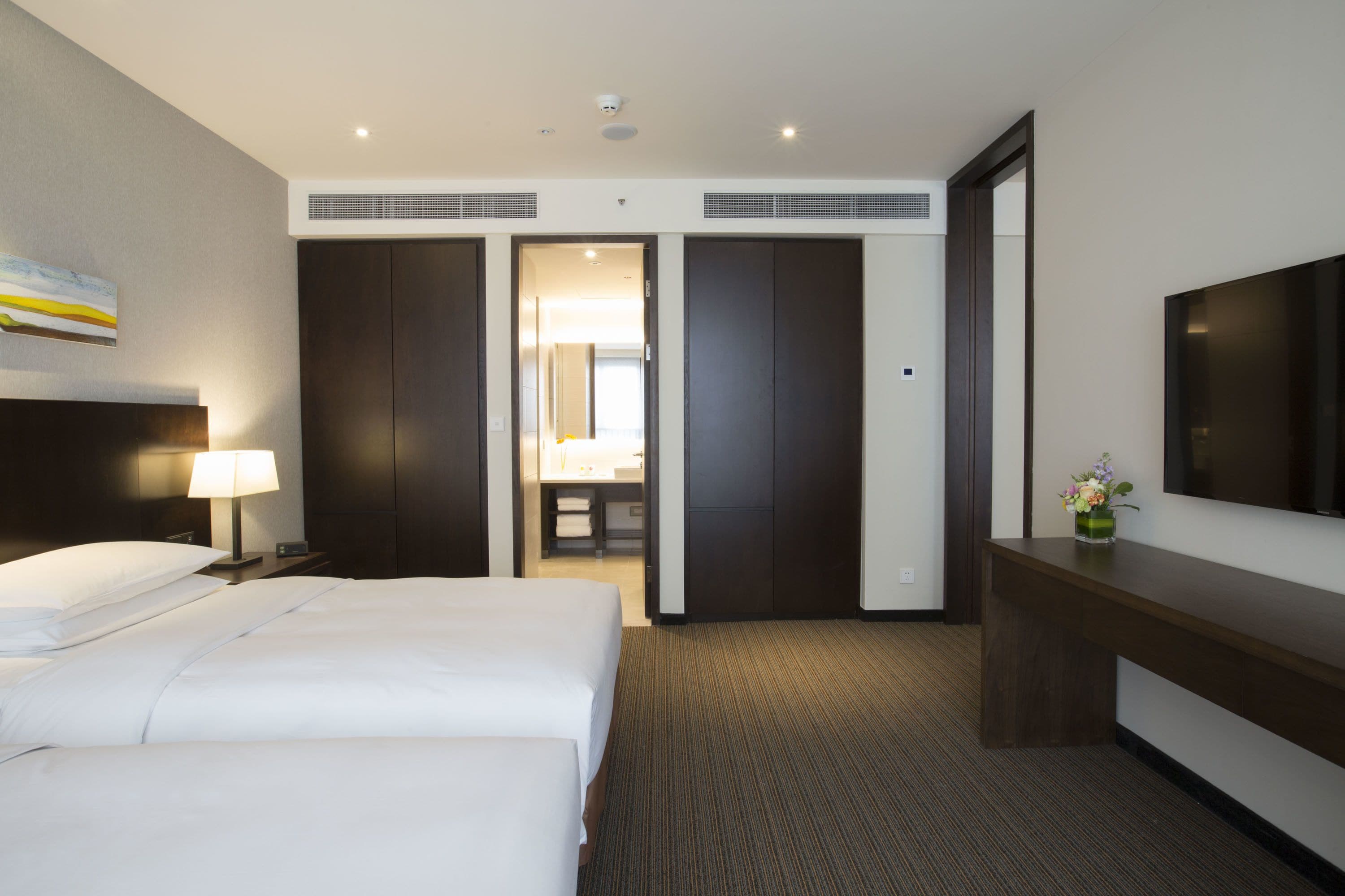 suite (2 twin) | minibar, in-room safe, desk, iron/ironing board