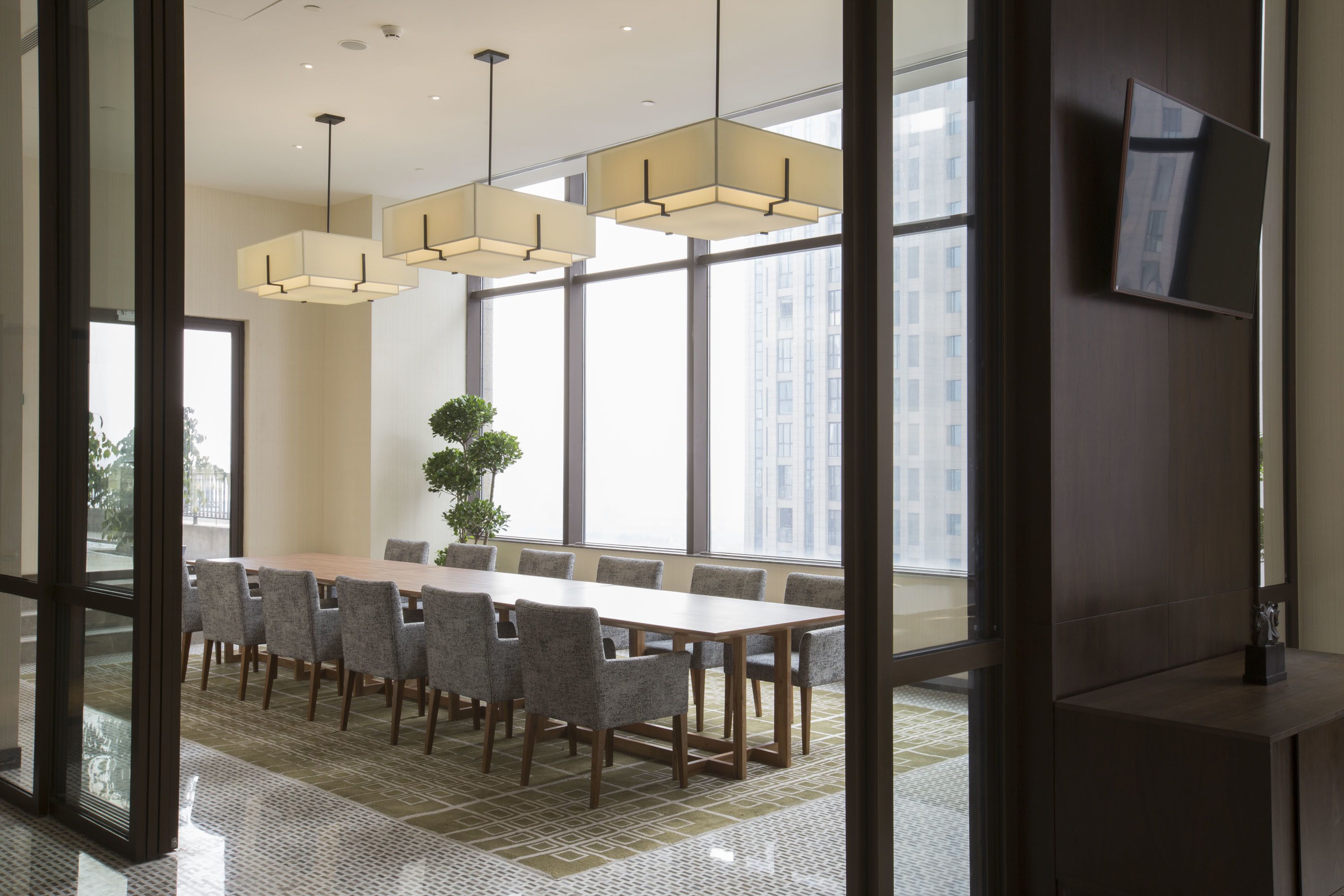 breakfast, lunch and dinner served