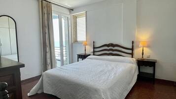 3 dormitorios, tabla de planchar con plancha, wifi gratis y ropa de cama