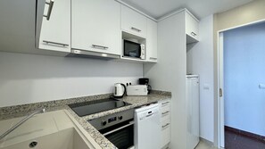 Réfrigérateur, micro-ondes, four, lave-vaisselle