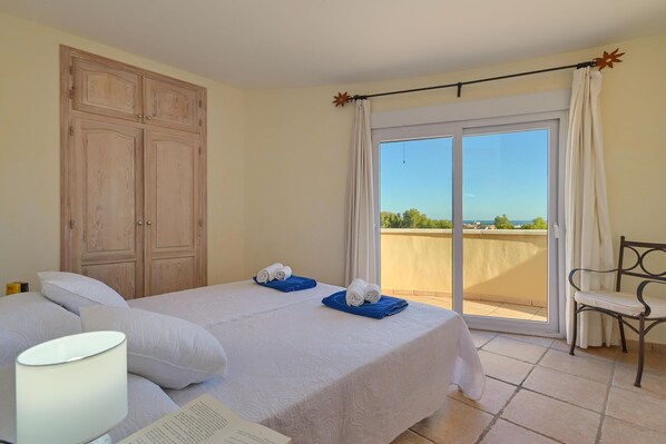 4 Schlafzimmer, Bügeleisen/Bügelbrett, WLAN, Bettwäsche