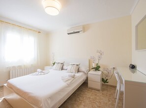 5 makuuhuonetta, silitysrauta/-lauta, ilmainen Wi-Fi, vuodevaatteet