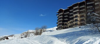 Prachtige app 4/5 p berggeest, cocon. Ski's op de voeten. Duidelijk zicht. parkeren    