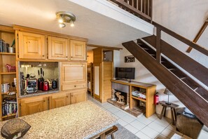 Interior - Top floor apartment in a peaceful location with stunning views. (Chamonix-Mont-Blanc)