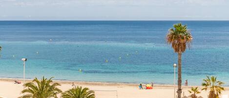 Una spiaggia nelle vicinanze