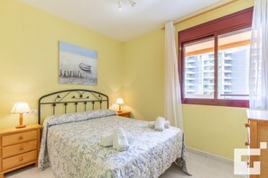 2 bedrooms, iron/ironing board, bed sheets