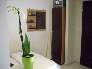 1 bedroom, iron/ironing board, Internet, bed sheets