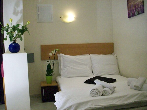 1 bedroom, iron/ironing board, Internet, bed sheets