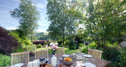 Laurel Cottage - Four Bedroom House, Sleeps 7