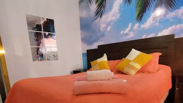 Chambre Double Standard, 1 lit double, salle de bains commune