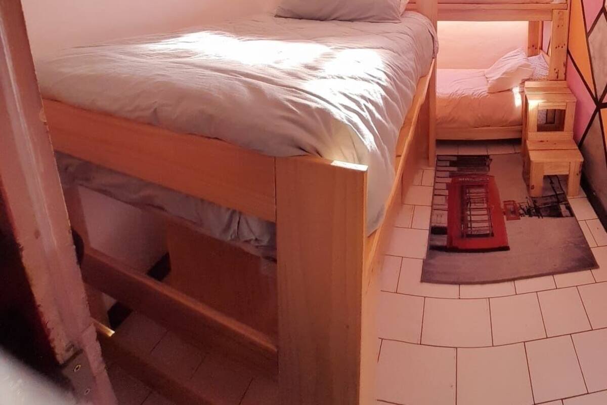 Gemeinsamer Basic-Schlafsaal, Nur Frauen, Gemeinschaftsbad