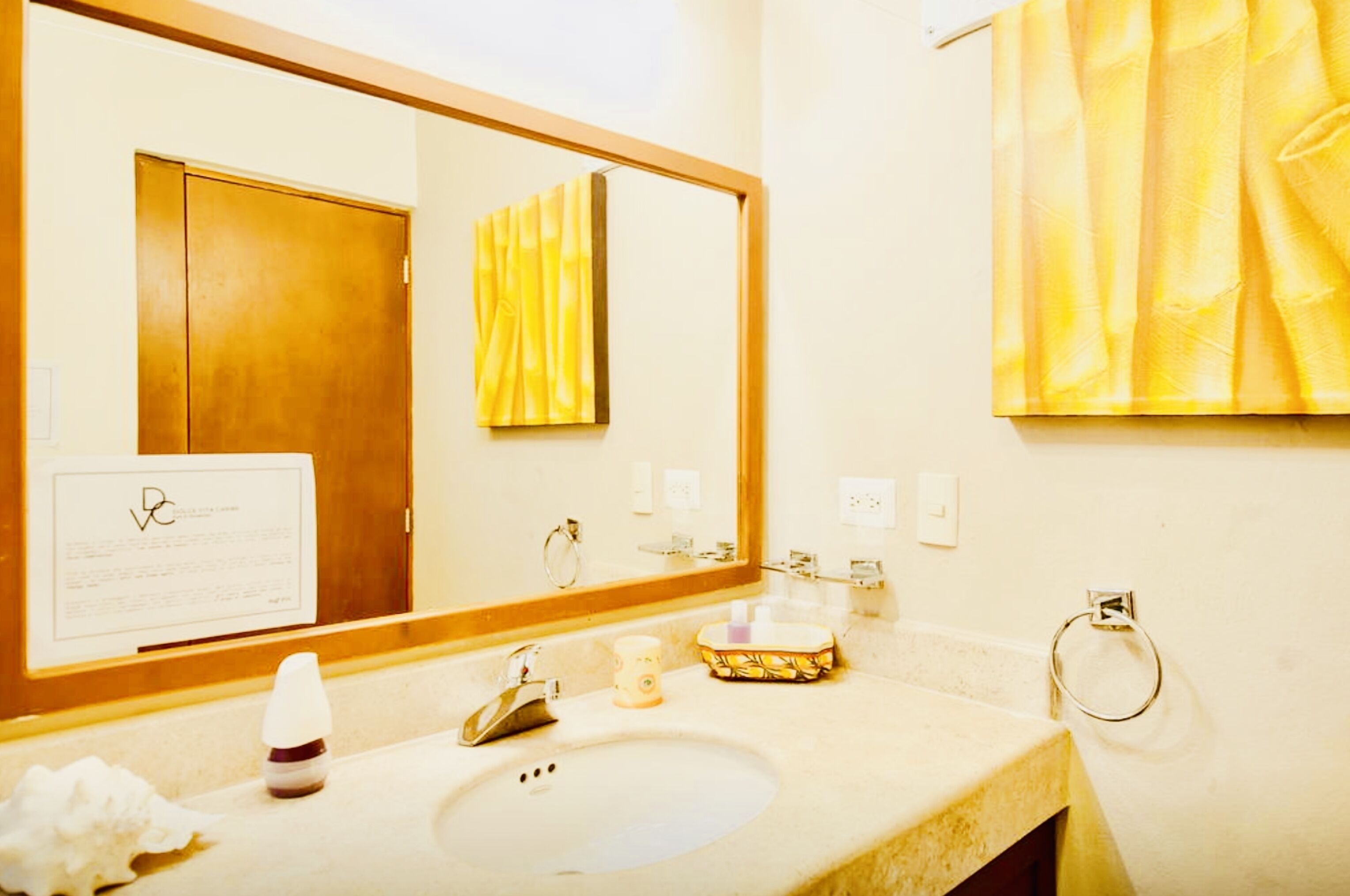 Ensemble douche/baignoire, articles de toilette gratuits