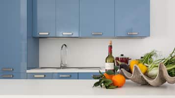 Fridge, microwave, stovetop, cookware/dishes/utensils