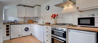 Monks Cottage - Three Bedroom House, Sleeps 4