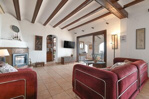 TV, fireplace, DVD player