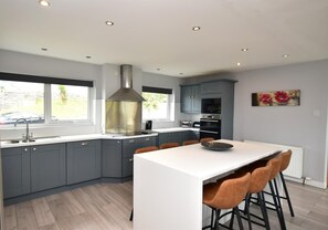 Microwave, oven, dishwasher, toaster - 4 Bed in Woolacombe (oc-cala) (Woolacombe)