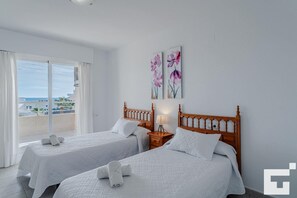 1 chambre, fer et planche à repasser, Wi-Fi gratuit, draps fournis