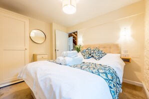 2 bedrooms, iron/ironing board, WiFi, bed sheets - 4* self catering, farm stay cottage. Sleeps 4 (Boscastle)