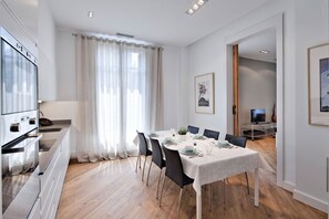 Dining - Rambla Deluxe A - Habitat Apartments (Barcelona)
