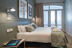 3 bedrooms, iron/ironing board, free WiFi, bed sheets - Rambla Deluxe A - Habitat Apartments (Barcelona)