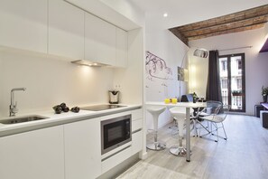 Fridge, microwave, oven, dishwasher