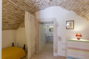 1 bedroom, iron/ironing board, internet, bed sheets