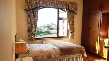 5 bedrooms, iron/ironing board, travel crib, free WiFi