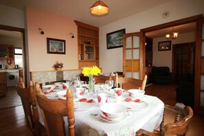 Dining - Pooreen House offering views of the Atlantic Ocean (Inverin)