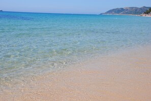 Una playa cerca
