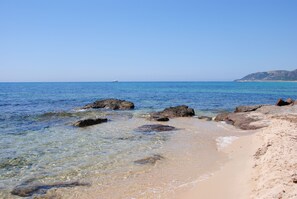 Una playa cerca